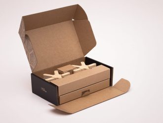 Bux board boxes with logo