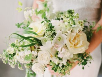 How to Incorporate Different Spring Blooms While You Celebrate Anniversary