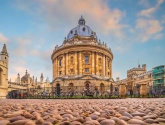 old-town-oxford-city-cityscape-england_255553-5617